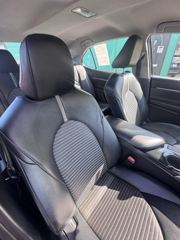 Toyota Camry SE Auto (Natl) 2020