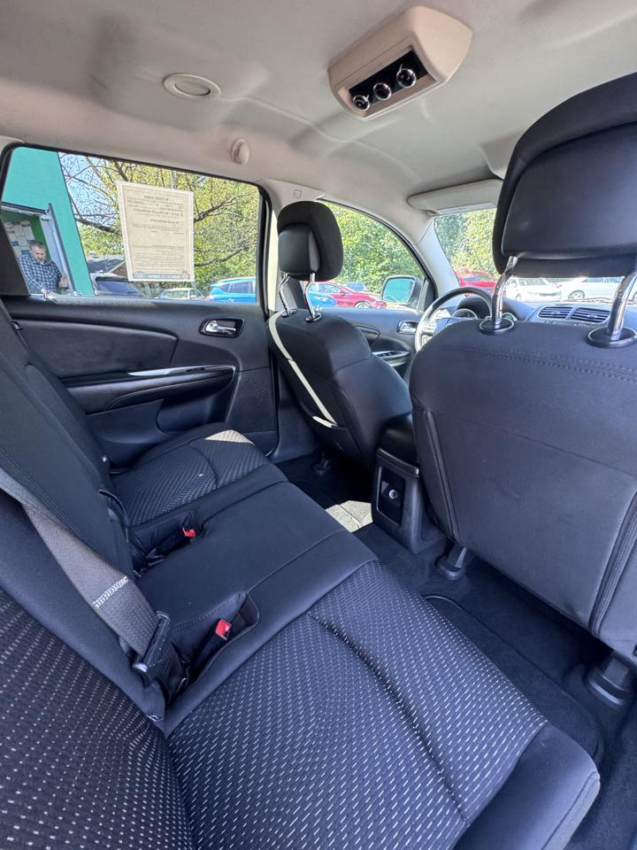 Dodge Journey FWD 4dr SXT 2012