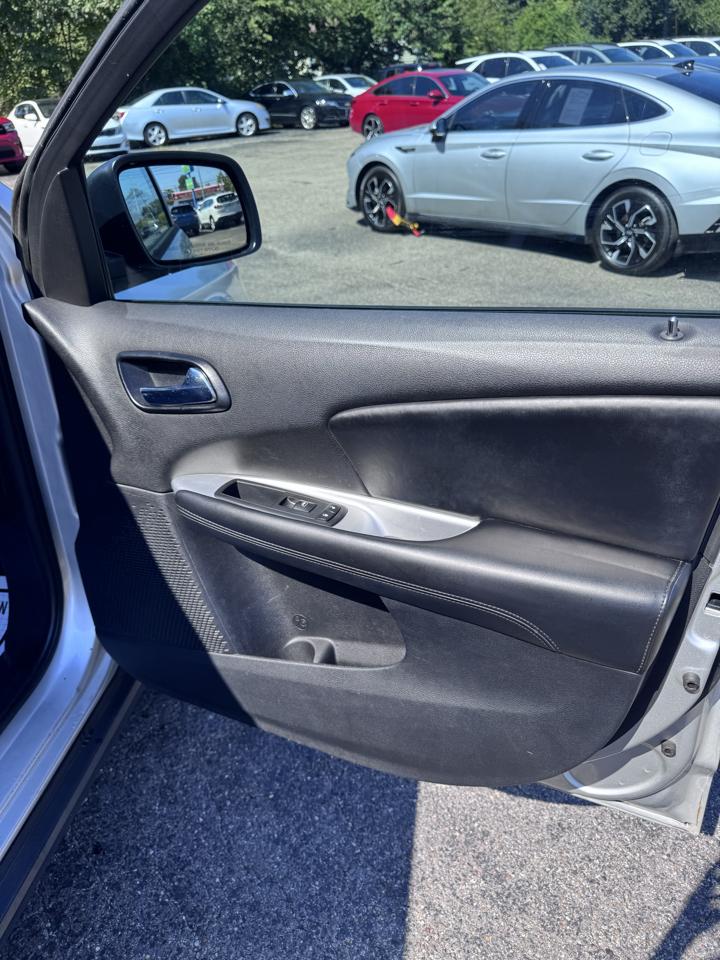 Dodge Journey FWD 4dr SXT 2012