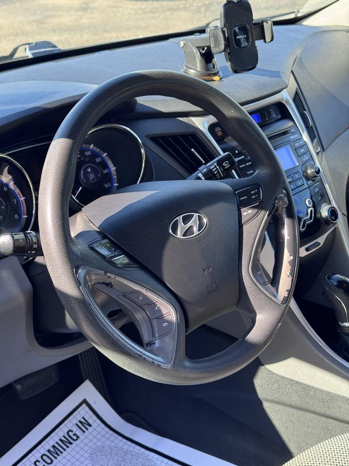 Hyundai Sonata 4dr Sdn 2.4L Auto GLS 2012