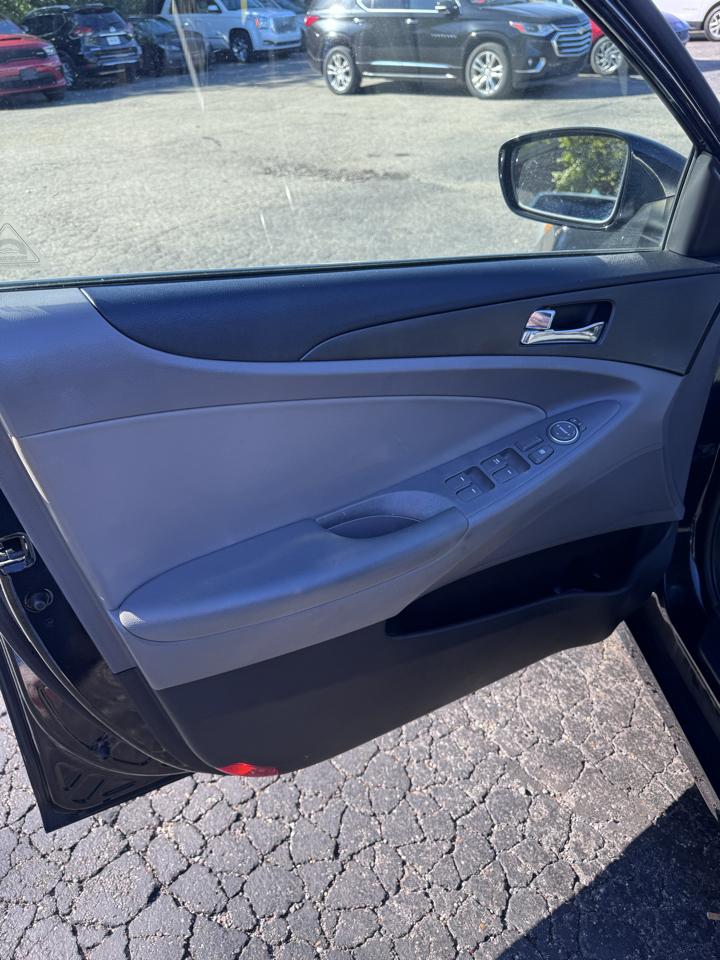 Hyundai Sonata 4dr Sdn 2.4L Auto GLS 2012