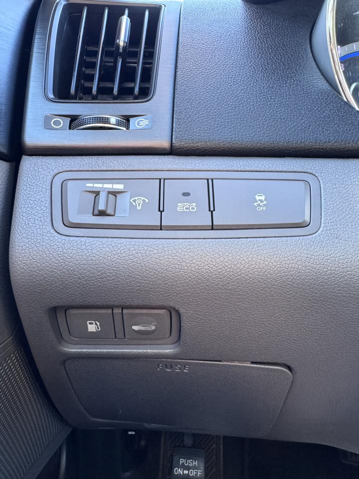 Hyundai Sonata 4dr Sdn 2.4L Auto GLS 2012