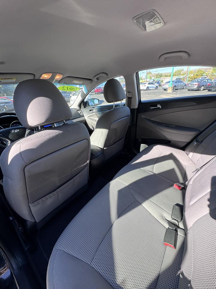 Hyundai Sonata 4dr Sdn 2.4L Auto GLS 2012
