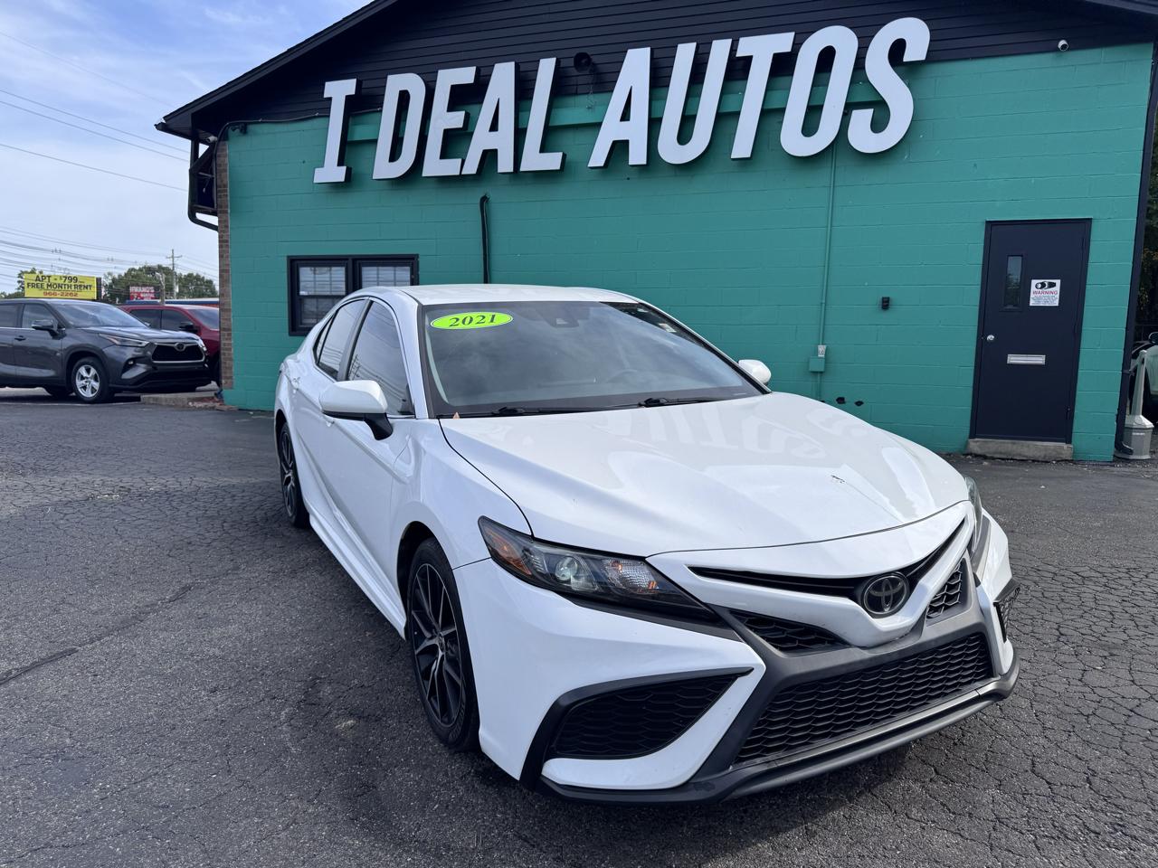 Toyota Camry SE Auto (Natl) 2021