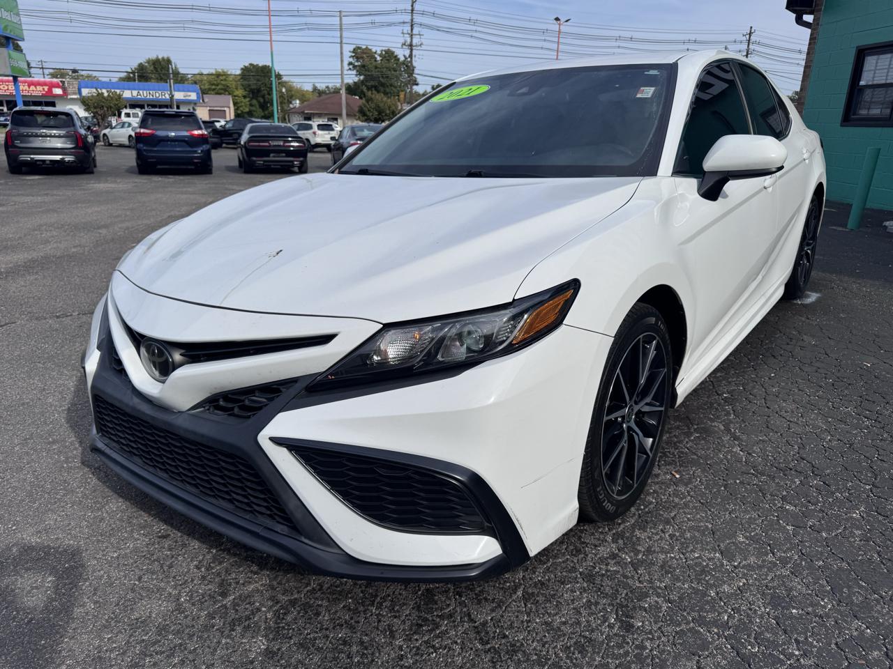 Toyota Camry SE Auto (Natl) 2021