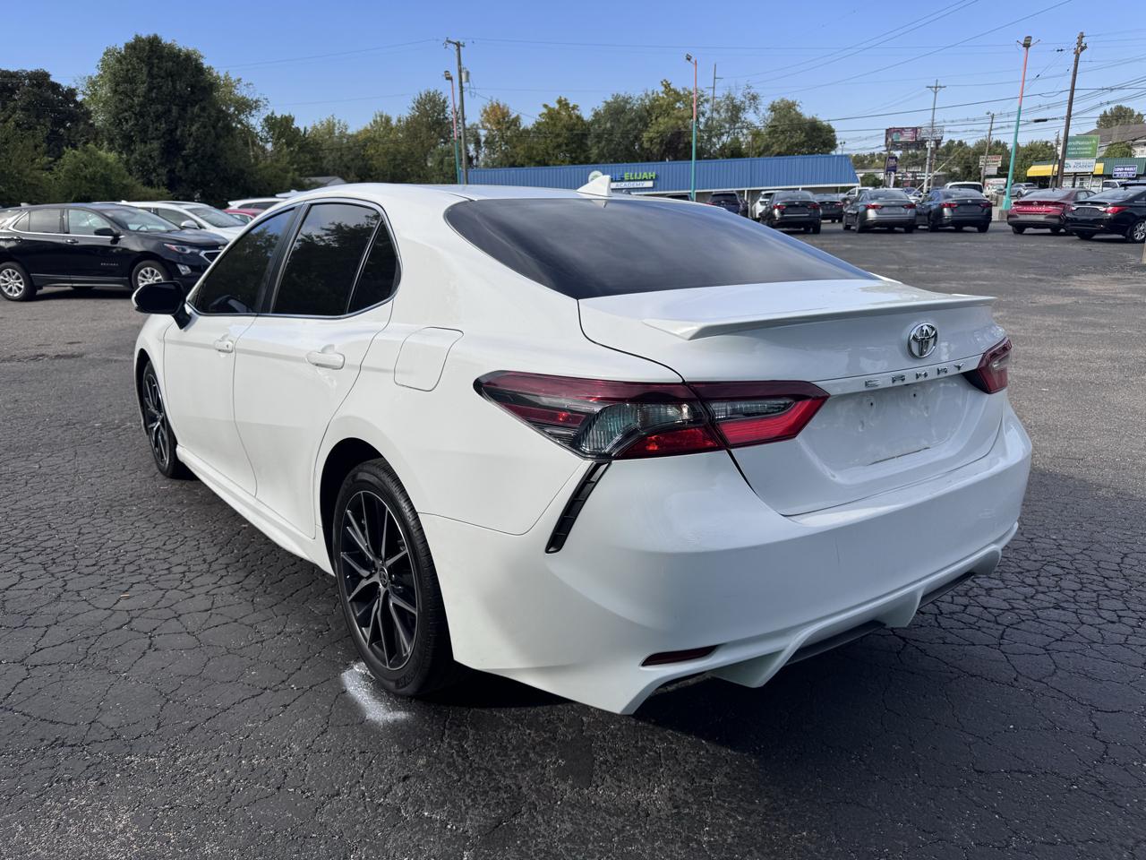 Toyota Camry SE Auto (Natl) 2021