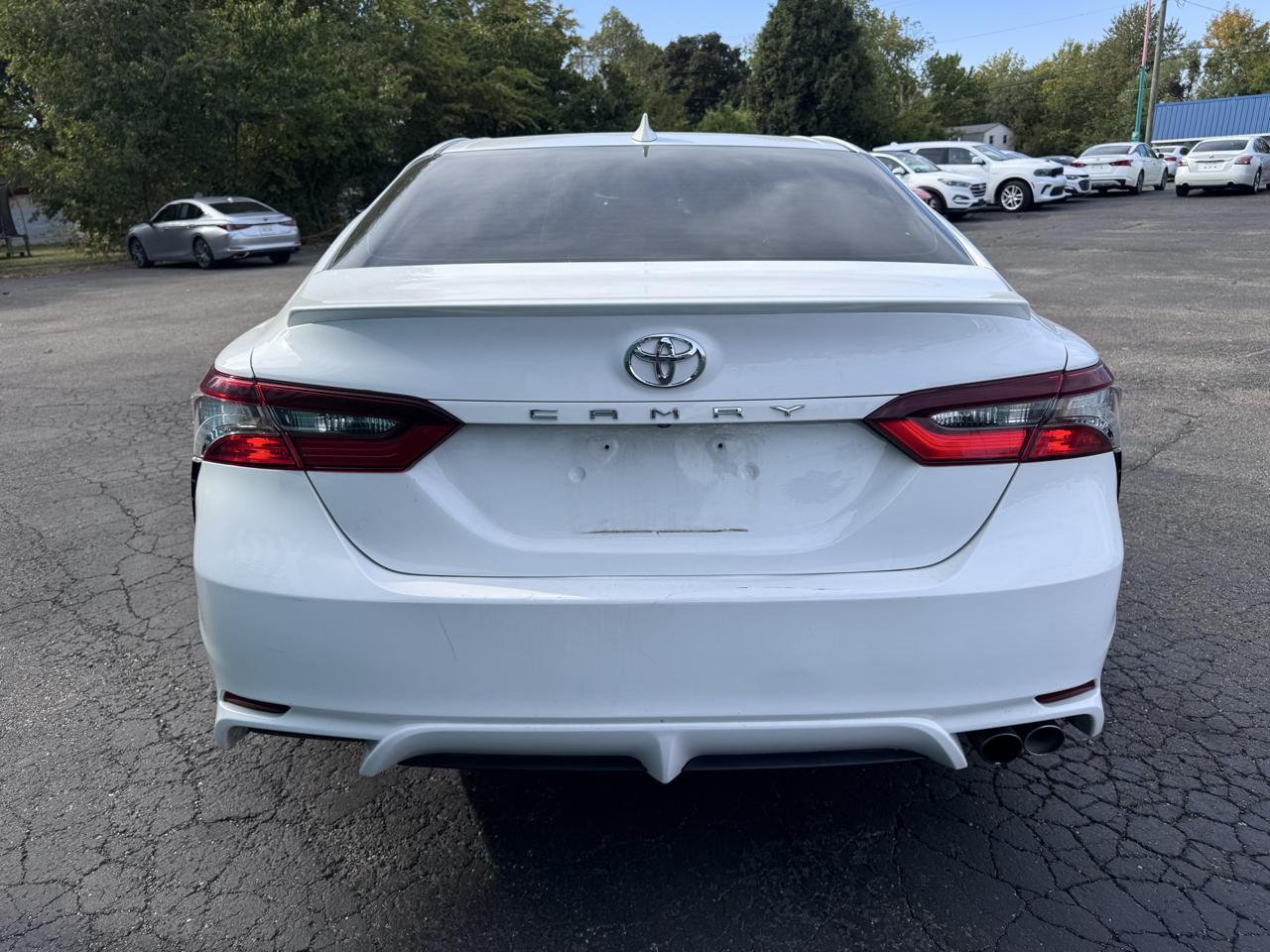 Toyota Camry SE Auto (Natl) 2021