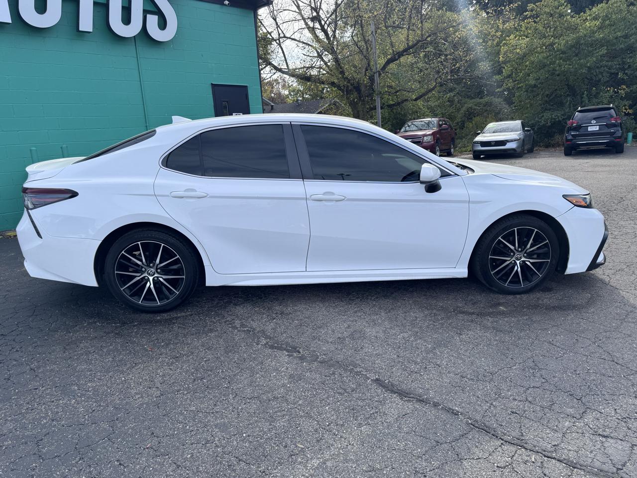 Toyota Camry SE Auto (Natl) 2021