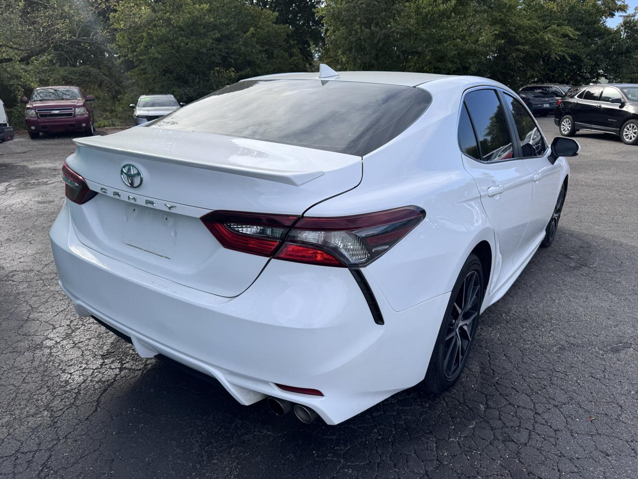 Toyota Camry SE Auto (Natl) 2021