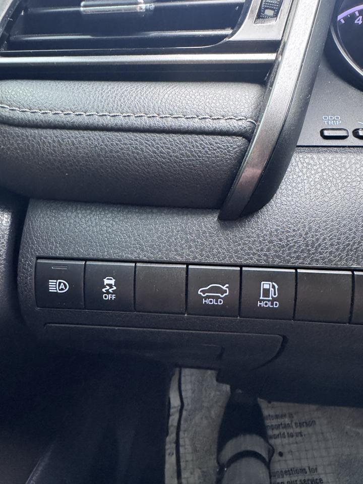 Toyota Camry SE Auto (Natl) 2021