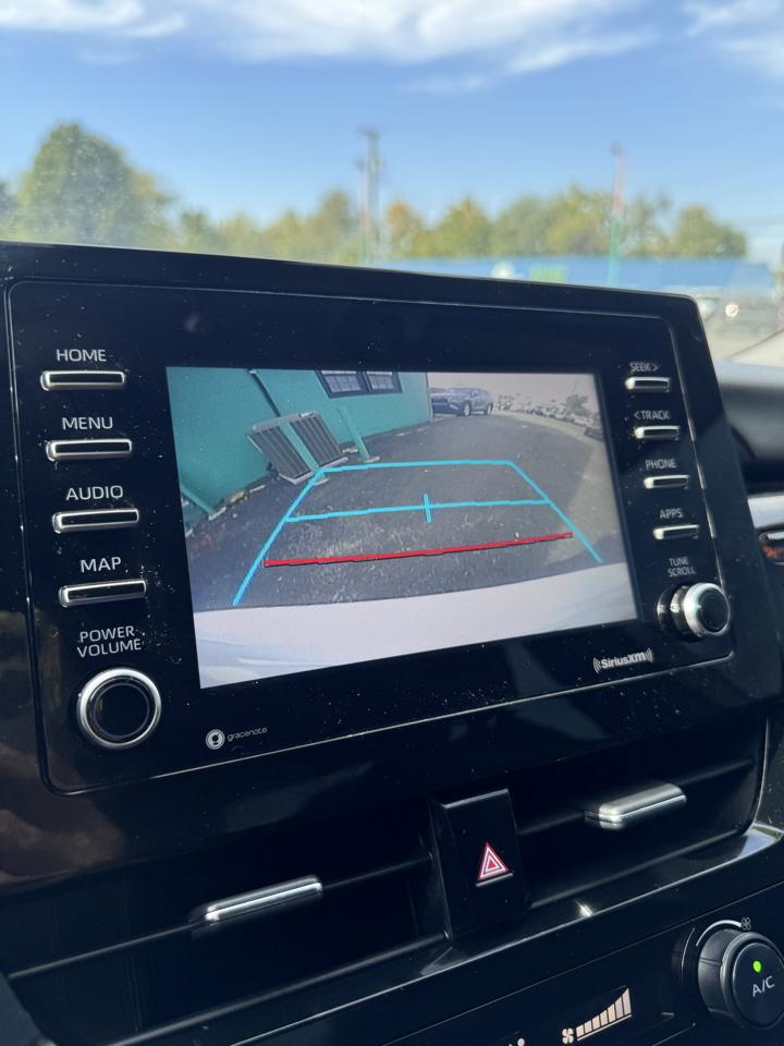 Toyota Camry SE Auto (Natl) 2021