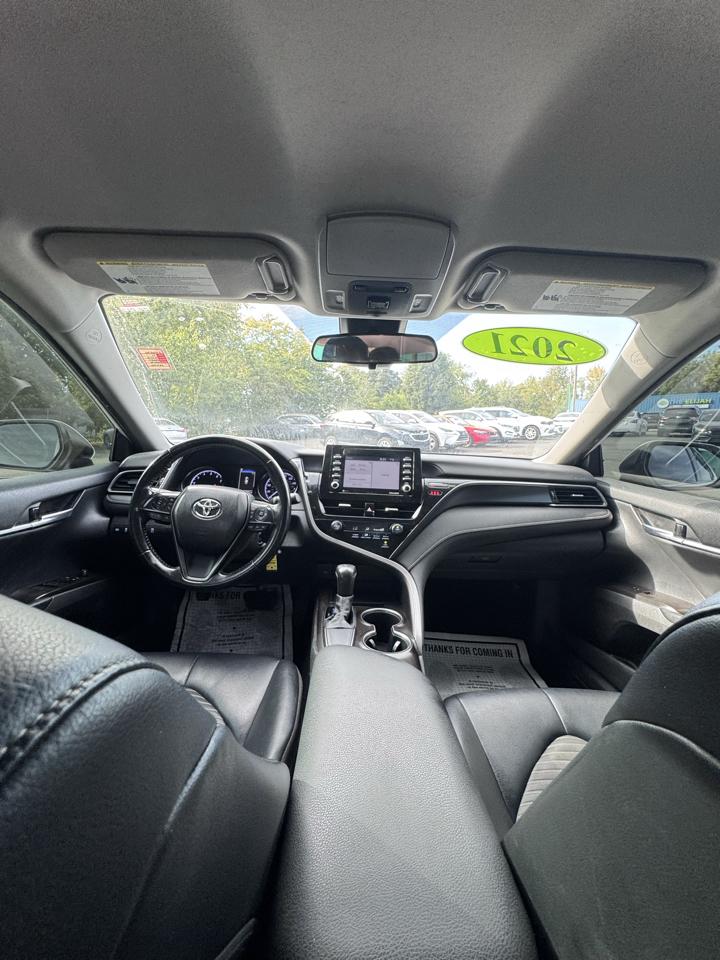 Toyota Camry SE Auto (Natl) 2021
