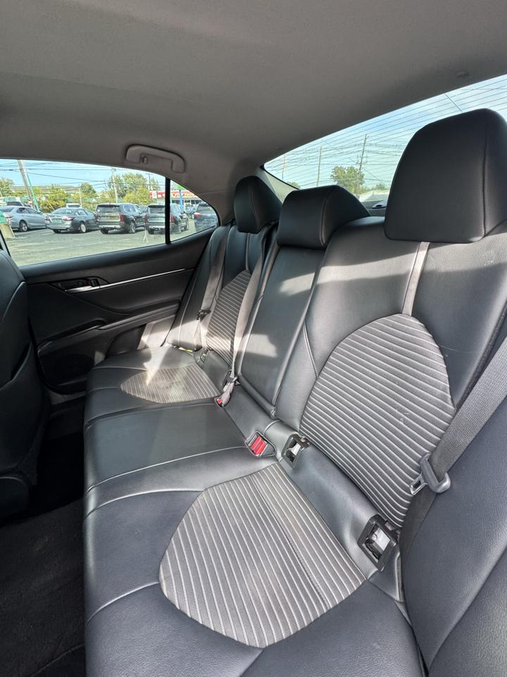 Toyota Camry SE Auto (Natl) 2021