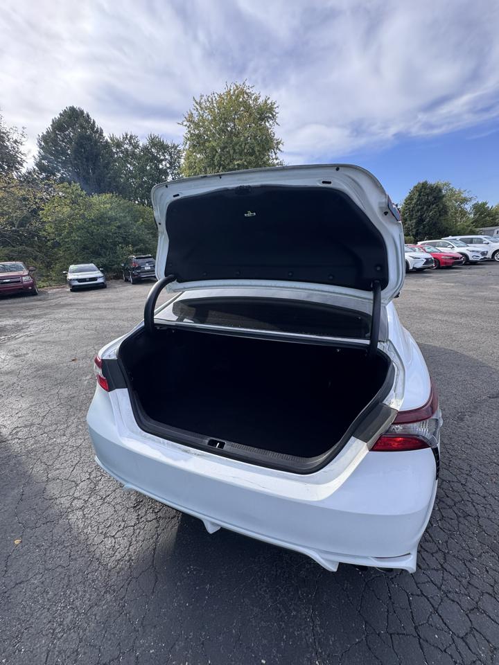 Toyota Camry SE Auto (Natl) 2021