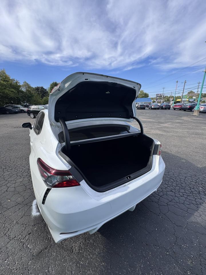 Toyota Camry SE Auto (Natl) 2021