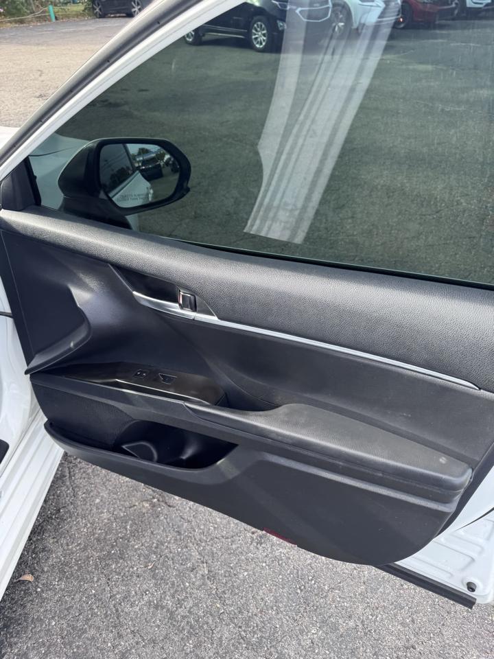 Toyota Camry SE Auto (Natl) 2021