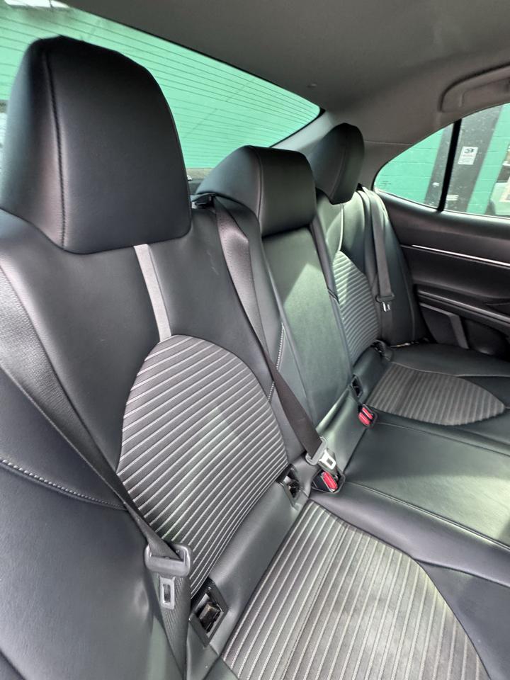 Toyota Camry SE Auto (Natl) 2021
