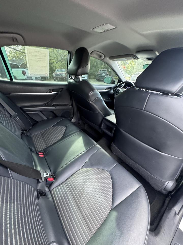 Toyota Camry SE Auto (Natl) 2021