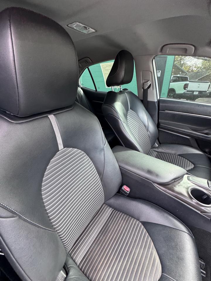 Toyota Camry SE Auto (Natl) 2021