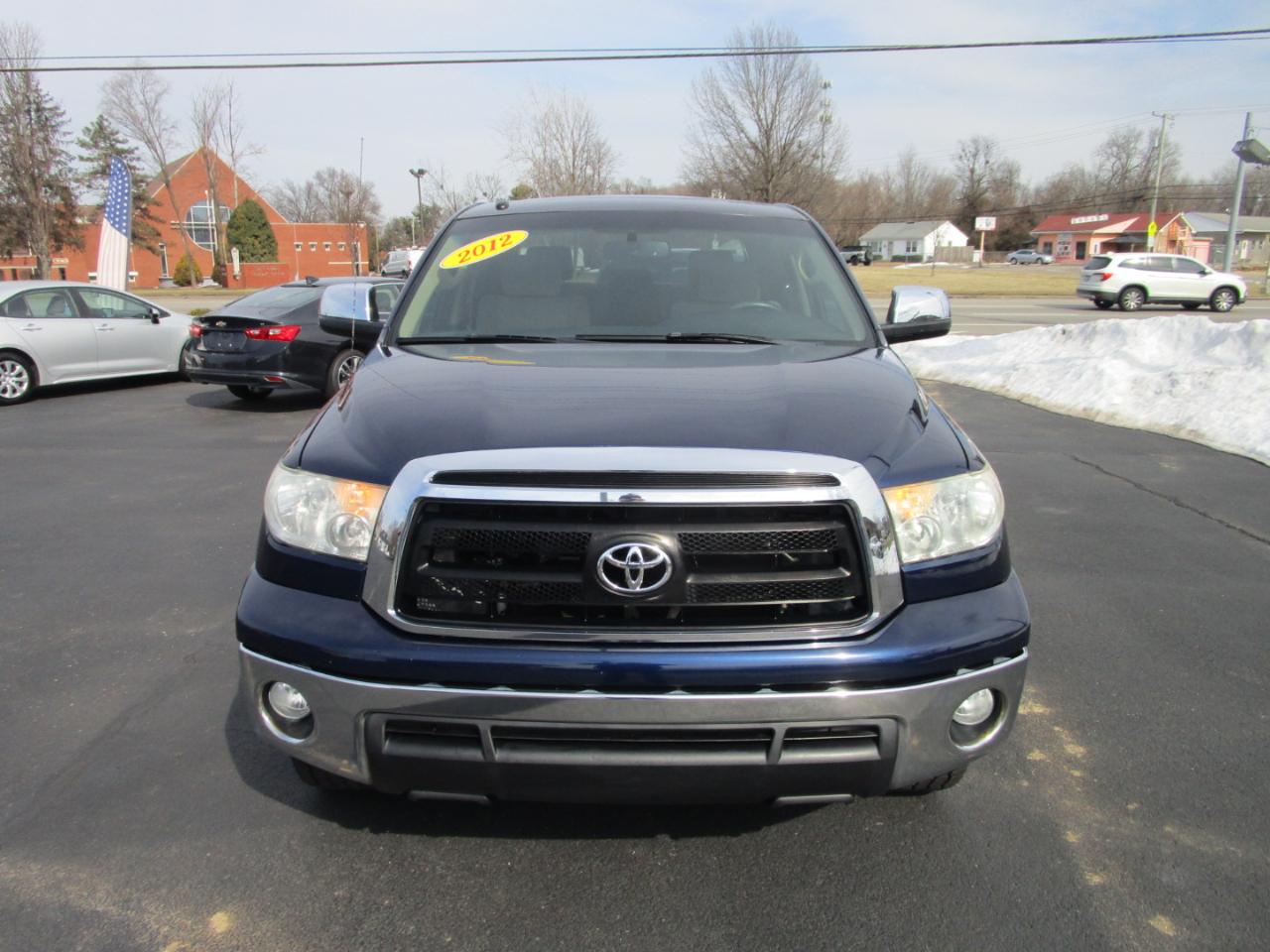 Toyota Tundra 4WD Truck CrewMax 5.7L FFV V8 6-Spd AT (Natl) 2012