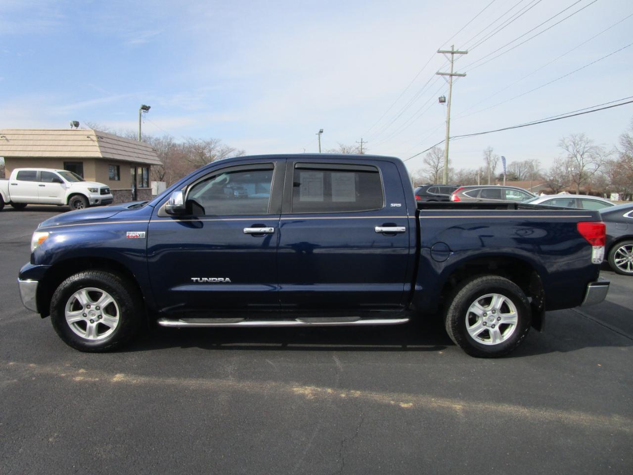 Toyota Tundra 4WD Truck CrewMax 5.7L FFV V8 6-Spd AT (Natl) 2012
