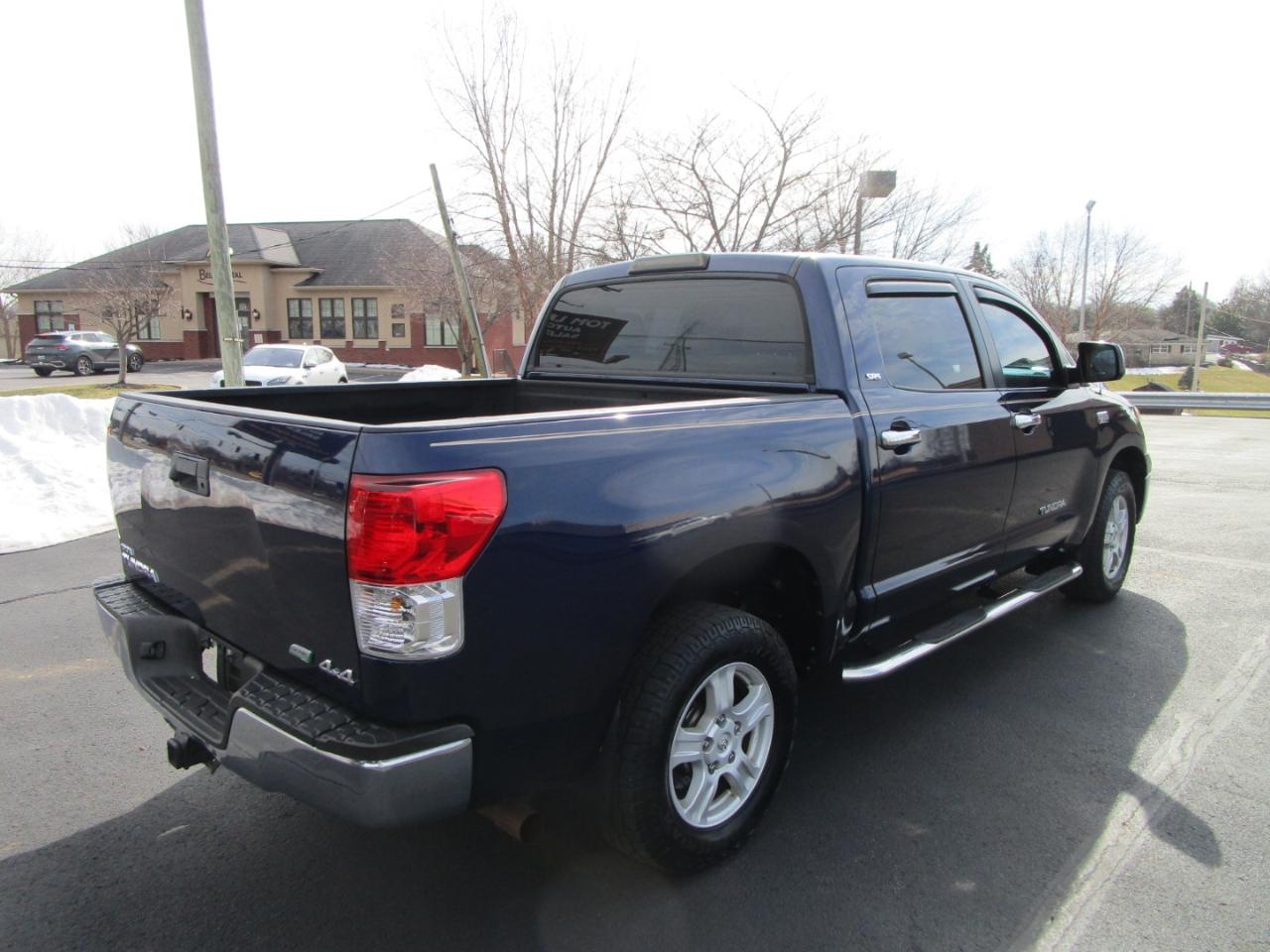 Toyota Tundra 4WD Truck CrewMax 5.7L FFV V8 6-Spd AT (Natl) 2012