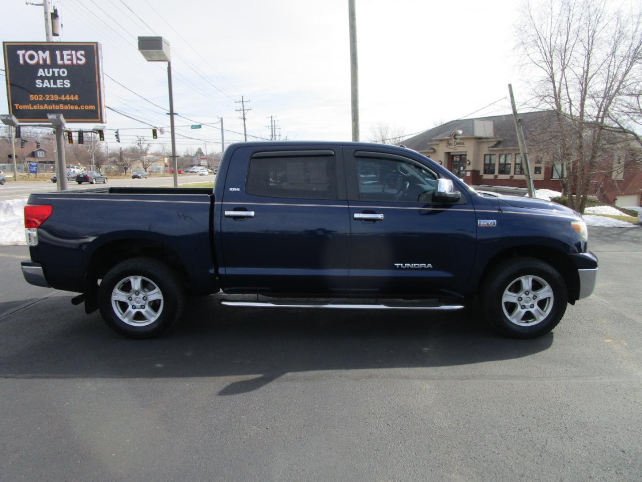 Toyota Tundra 4WD Truck CrewMax 5.7L FFV V8 6-Spd AT (Natl) 2012