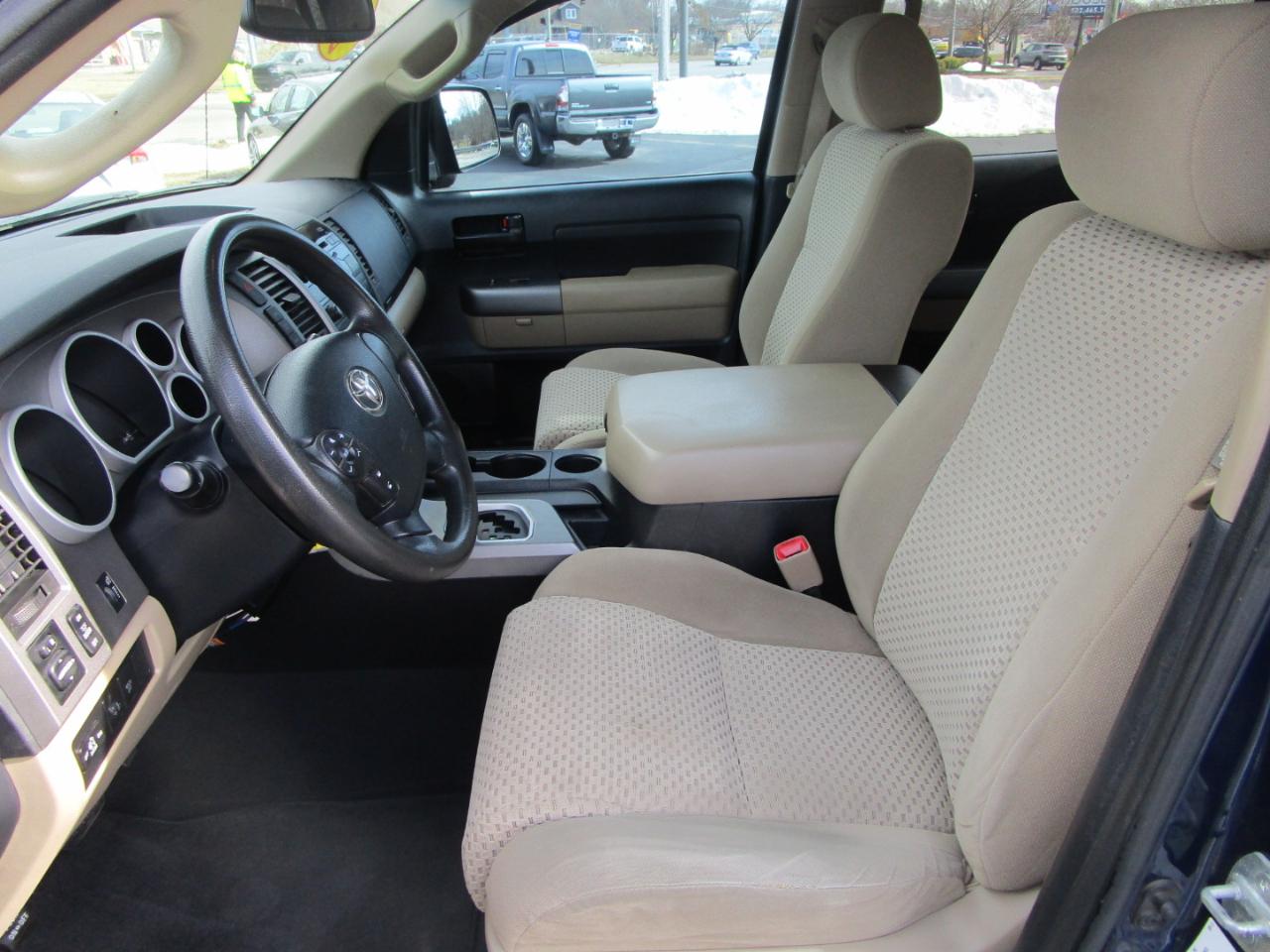 Toyota Tundra 4WD Truck CrewMax 5.7L FFV V8 6-Spd AT (Natl) 2012