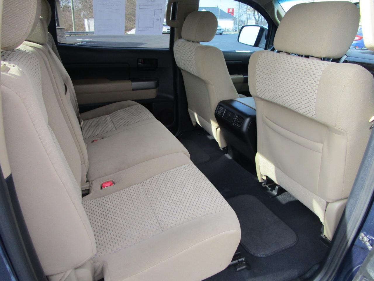 Toyota Tundra 4WD Truck CrewMax 5.7L FFV V8 6-Spd AT (Natl) 2012