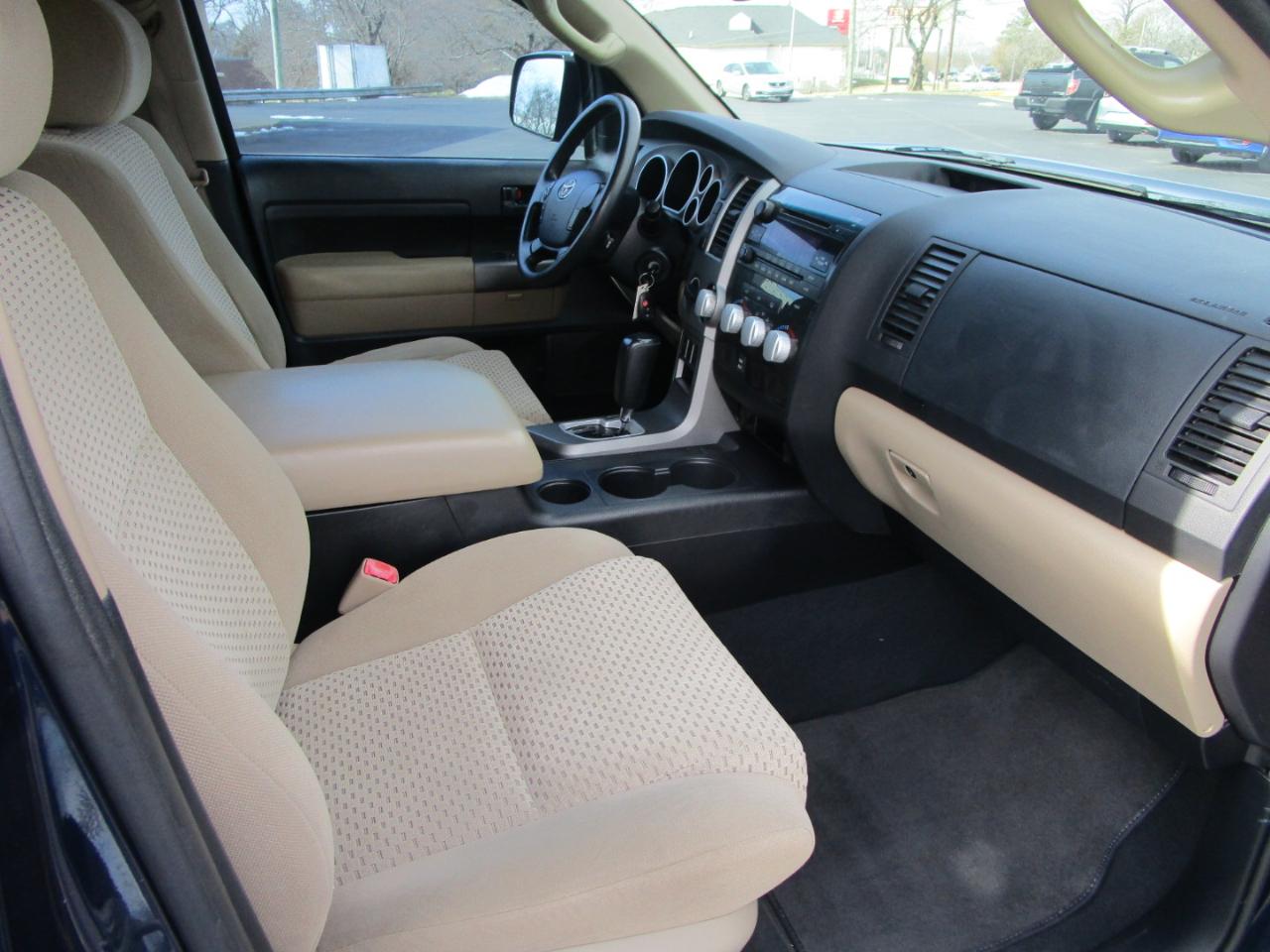 Toyota Tundra 4WD Truck CrewMax 5.7L FFV V8 6-Spd AT (Natl) 2012