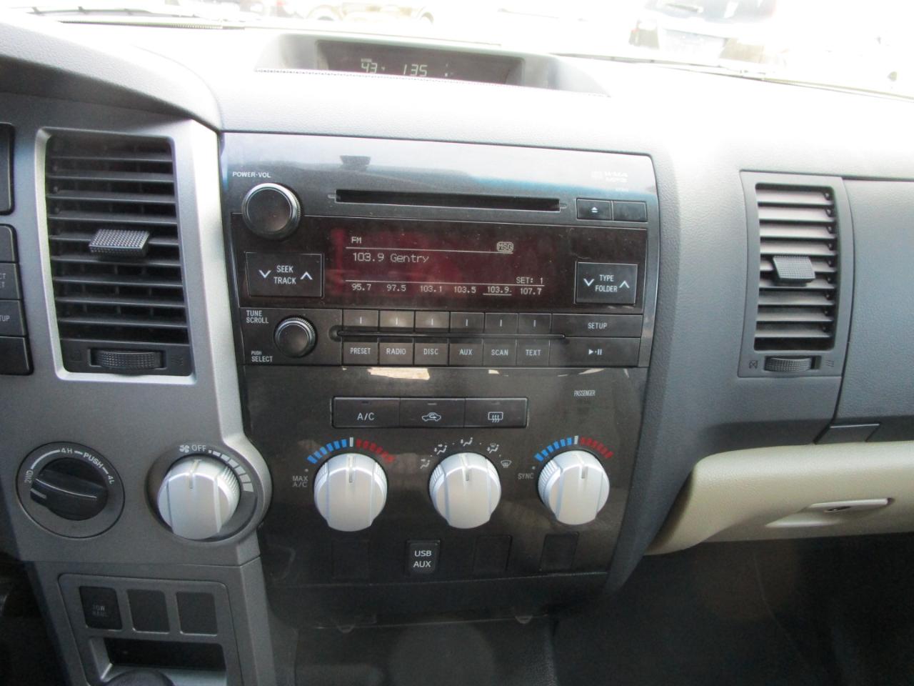 Toyota Tundra 4WD Truck CrewMax 5.7L FFV V8 6-Spd AT (Natl) 2012