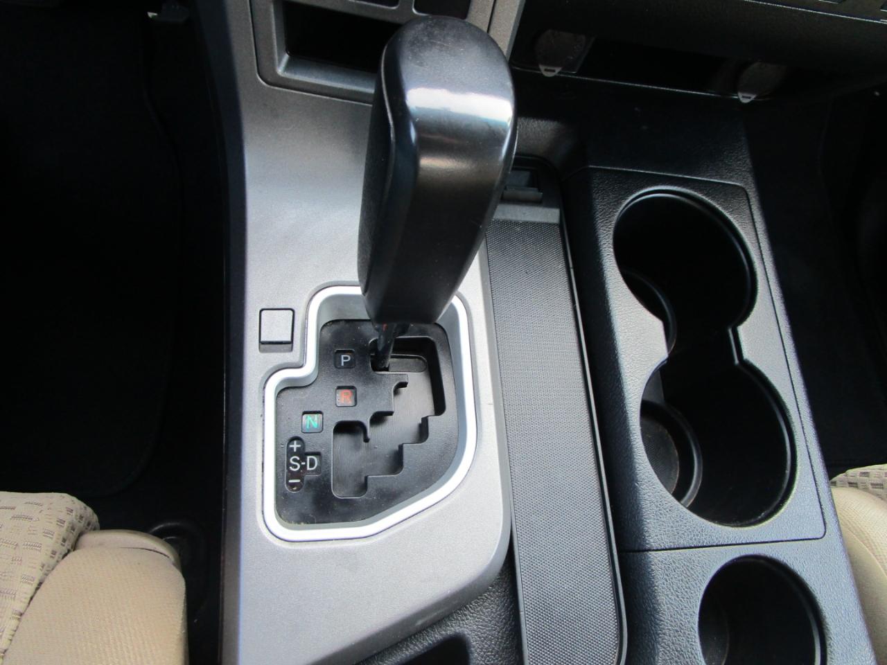 Toyota Tundra 4WD Truck CrewMax 5.7L FFV V8 6-Spd AT (Natl) 2012