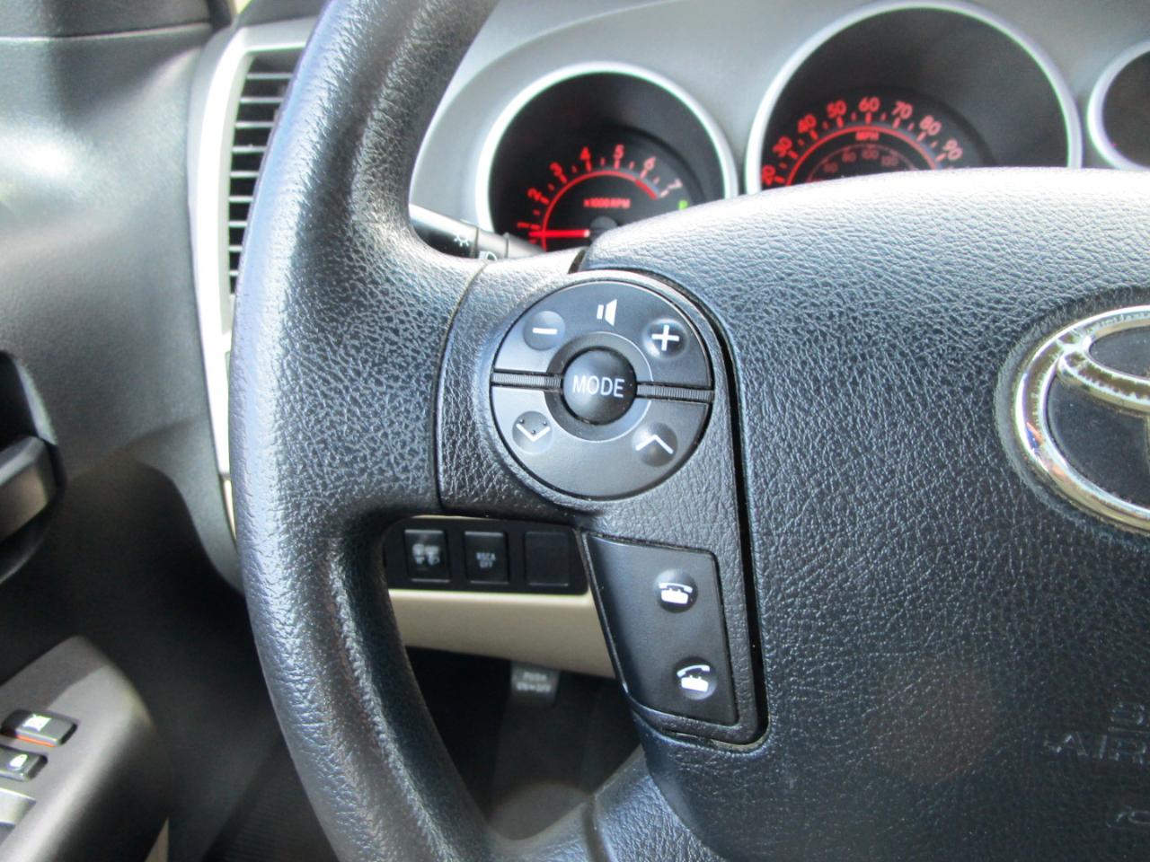 Toyota Tundra 4WD Truck CrewMax 5.7L FFV V8 6-Spd AT (Natl) 2012