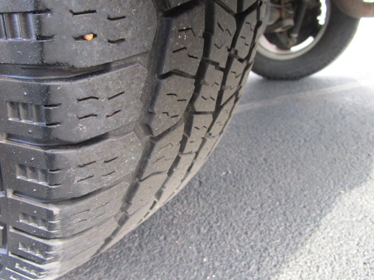 Toyota Tundra 4WD Truck CrewMax 5.7L FFV V8 6-Spd AT (Natl) 2012