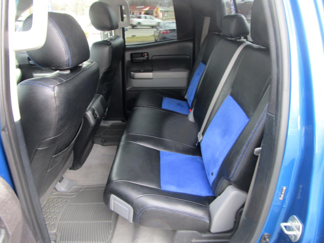 Toyota Tundra 4WD Truck Dbl 5.7L FFV V8 6-Spd AT (Natl) 2010