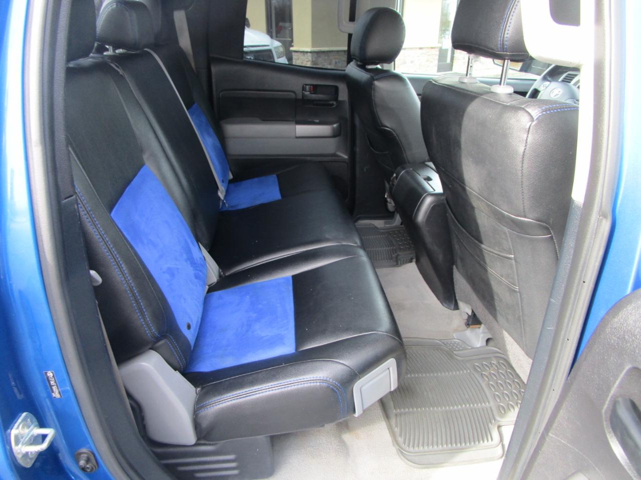 Toyota Tundra 4WD Truck Dbl 5.7L FFV V8 6-Spd AT (Natl) 2010