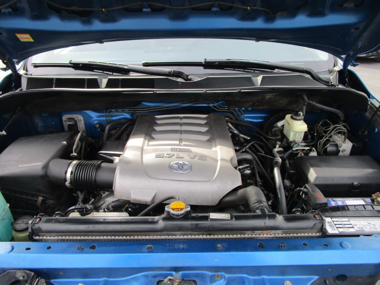 Toyota Tundra 4WD Truck Dbl 5.7L FFV V8 6-Spd AT (Natl) 2010