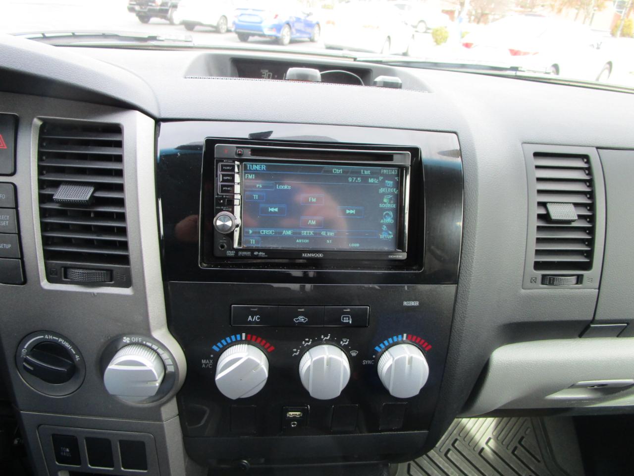 Toyota Tundra 4WD Truck Dbl 5.7L FFV V8 6-Spd AT (Natl) 2010