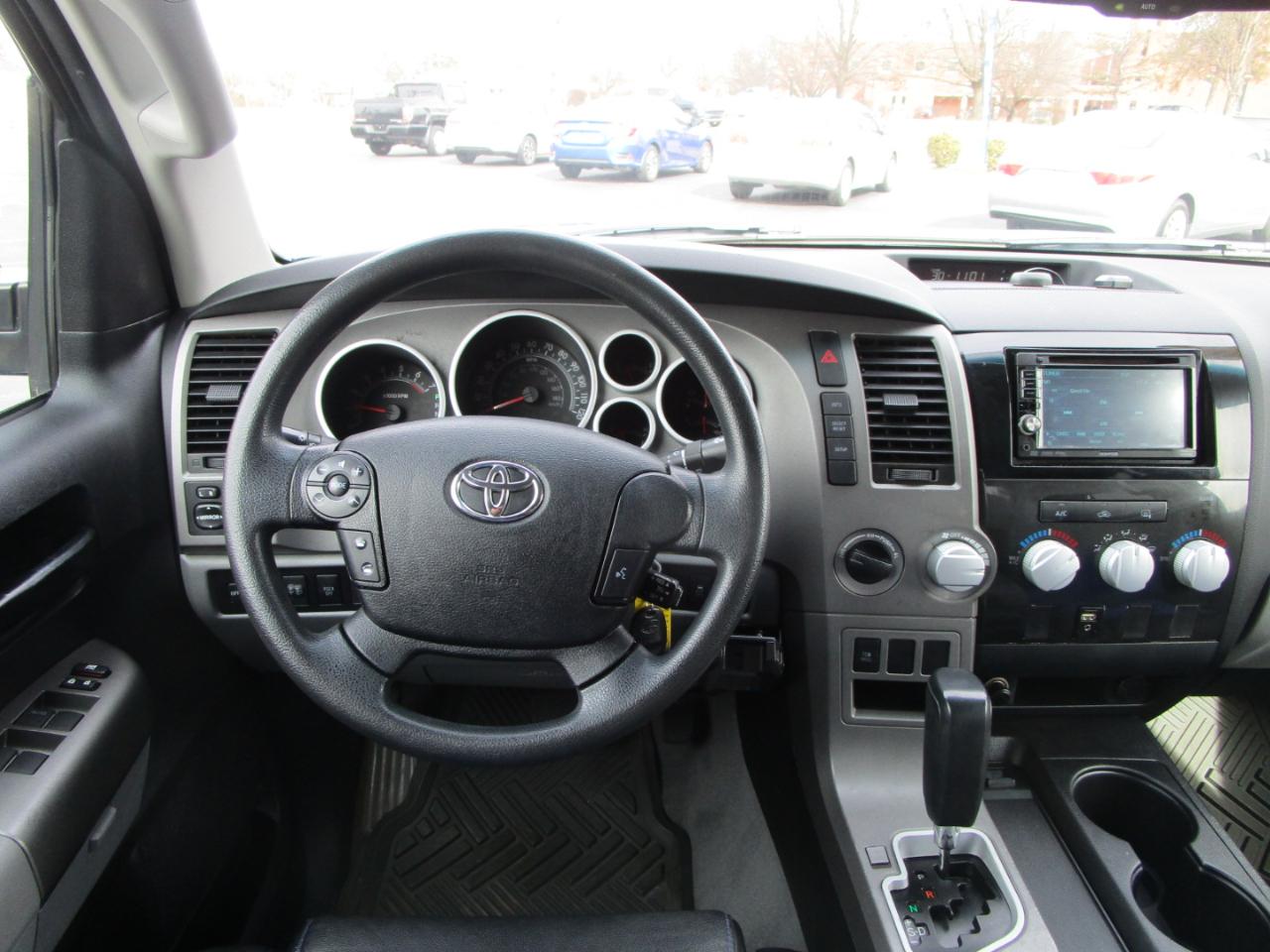 Toyota Tundra 4WD Truck Dbl 5.7L FFV V8 6-Spd AT (Natl) 2010