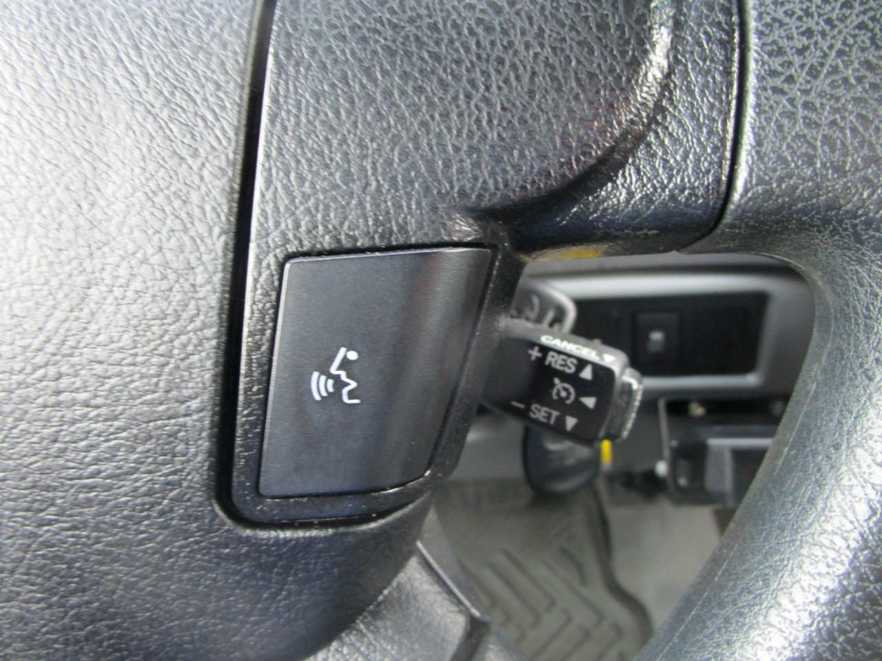 Toyota Tundra 4WD Truck Dbl 5.7L FFV V8 6-Spd AT (Natl) 2010