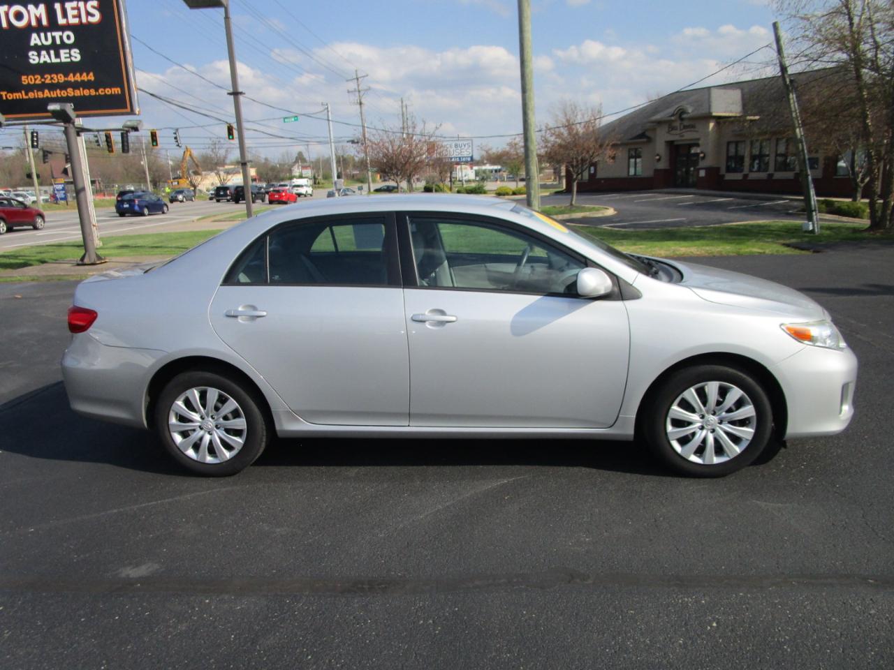 Toyota Corolla 4dr Sdn Auto LE (Natl) 2012