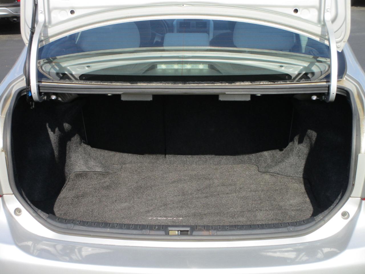 Toyota Corolla 4dr Sdn Auto LE (Natl) 2012