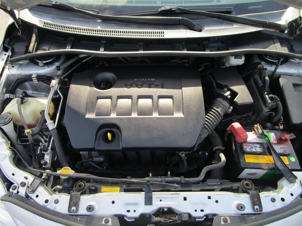 Toyota Corolla 4dr Sdn Auto LE (Natl) 2012