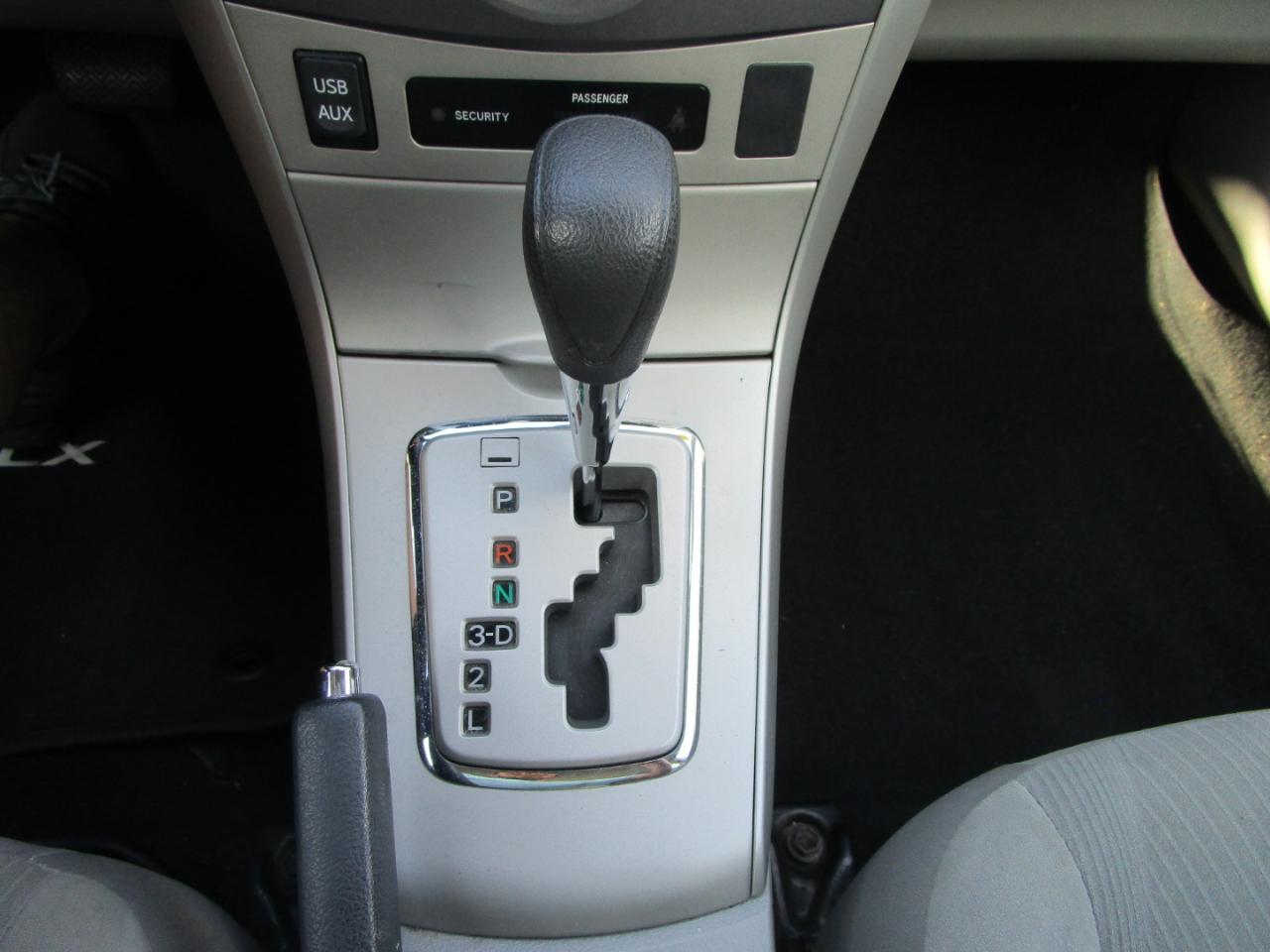 Toyota Corolla 4dr Sdn Auto LE (Natl) 2012