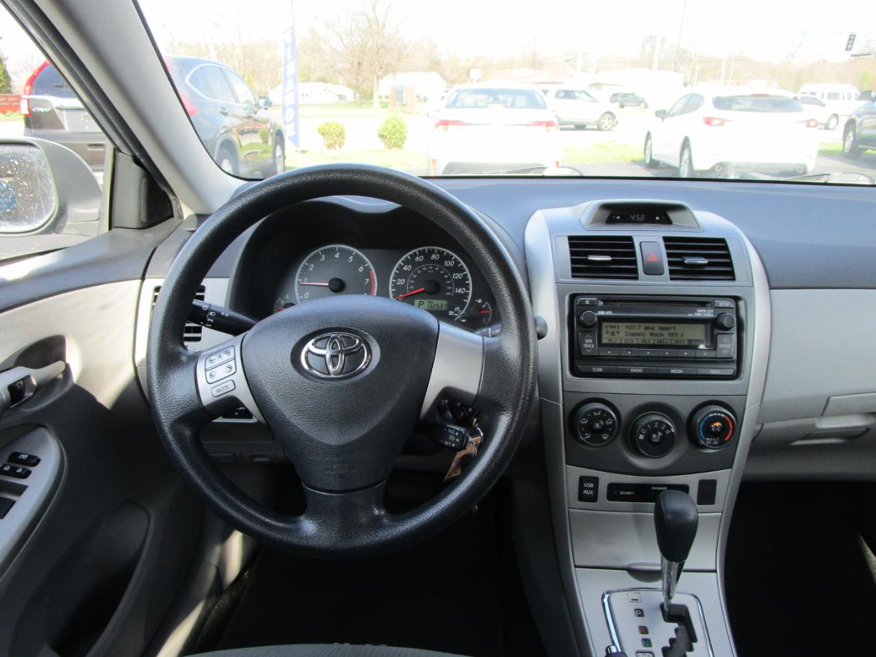 Toyota Corolla 4dr Sdn Auto LE (Natl) 2012