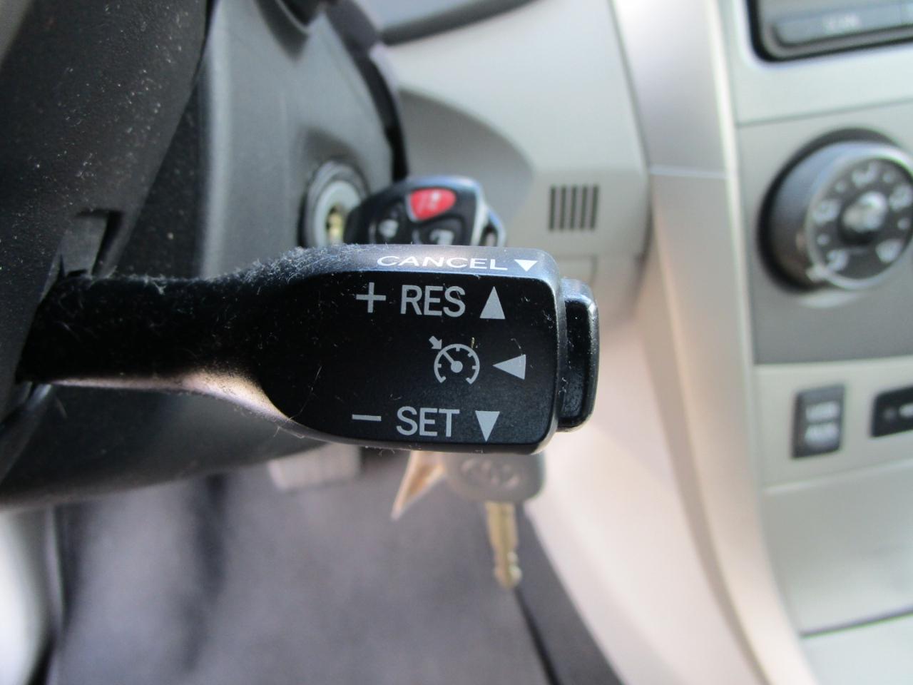 Toyota Corolla 4dr Sdn Auto LE (Natl) 2012