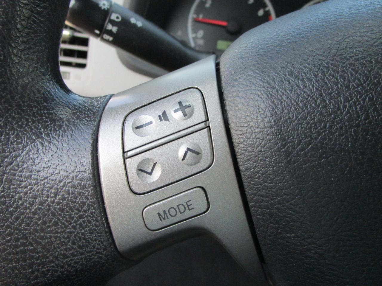 Toyota Corolla 4dr Sdn Auto LE (Natl) 2012