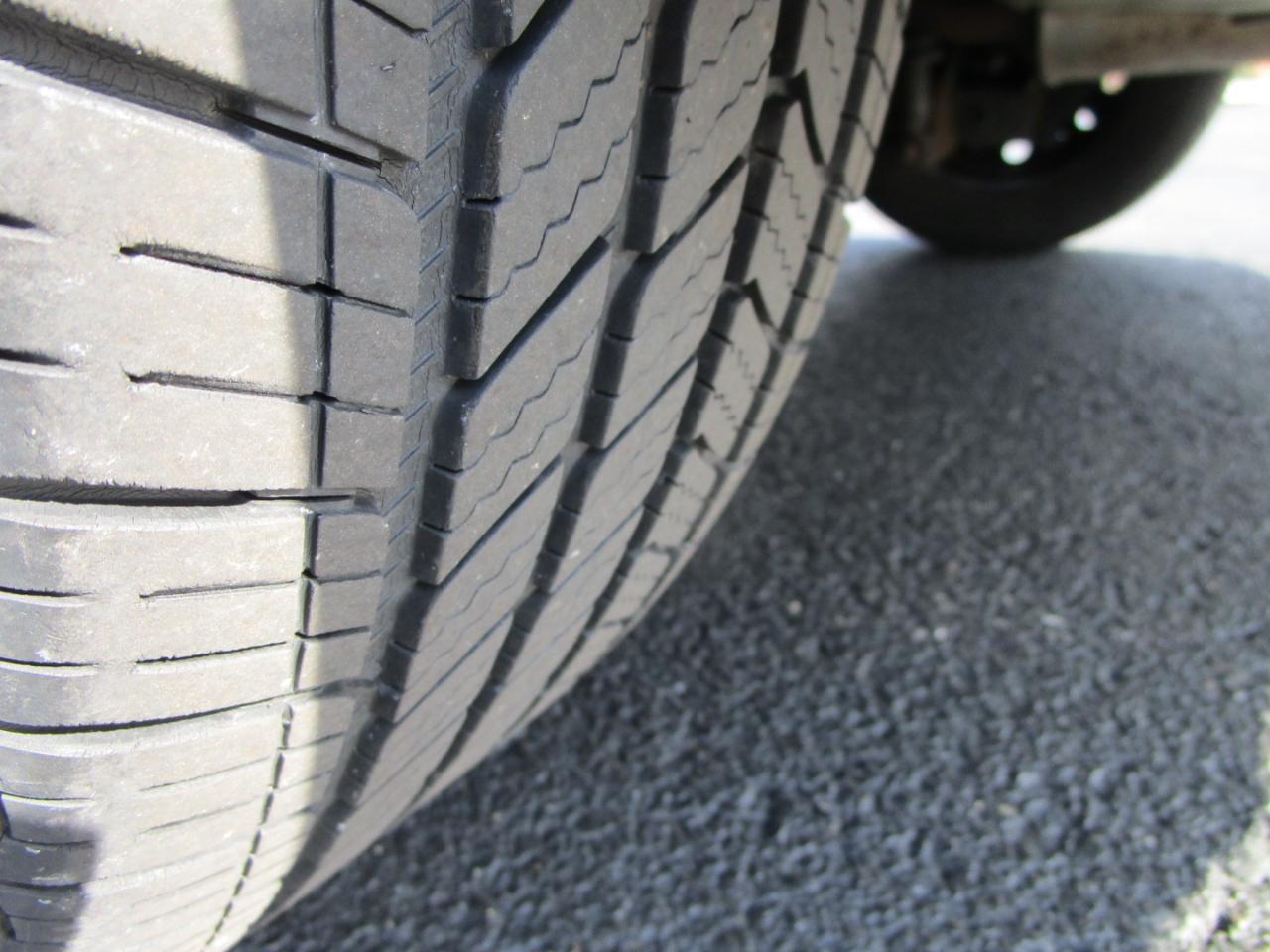 Toyota Corolla 4dr Sdn Auto LE (Natl) 2012