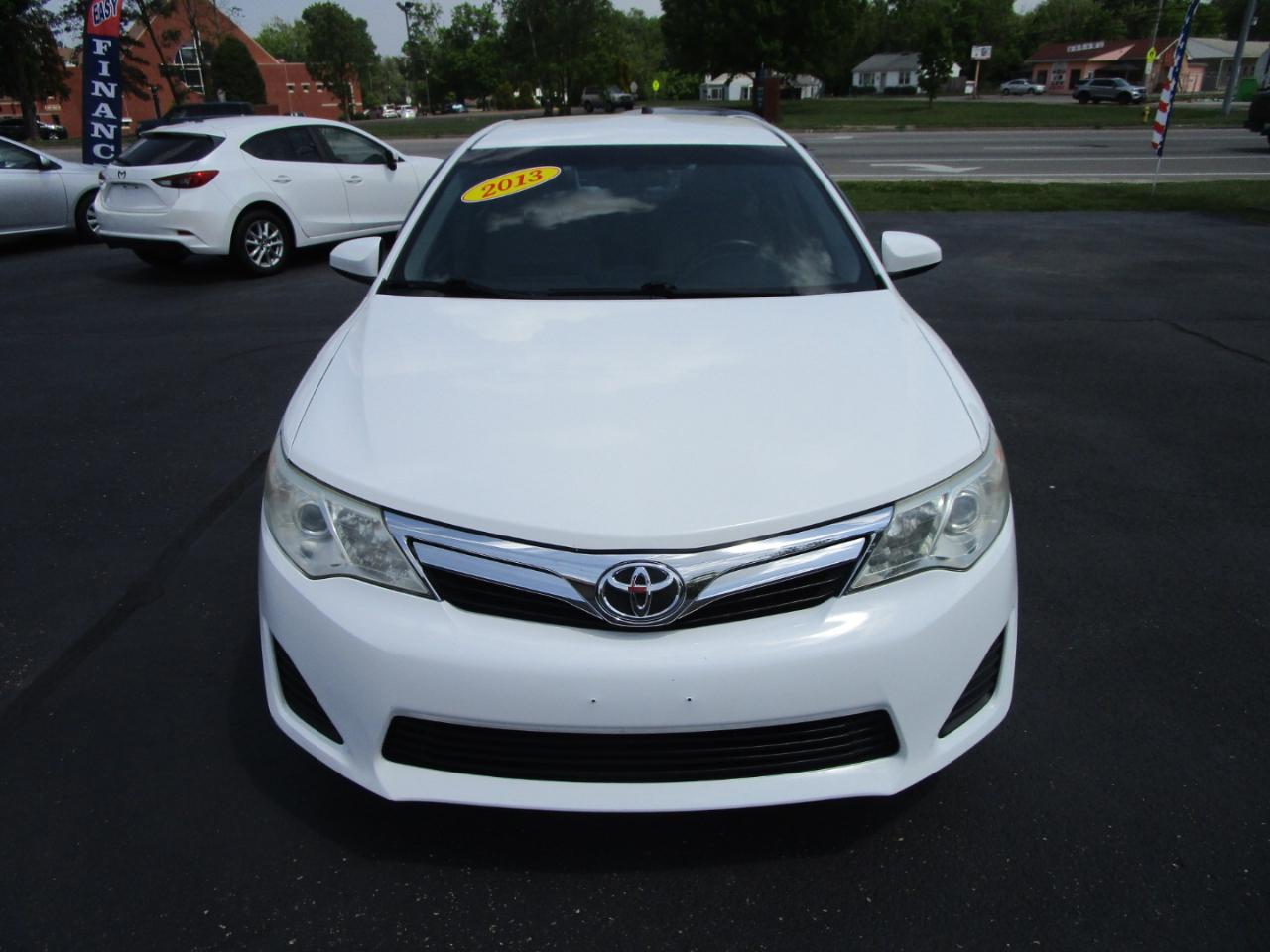 Toyota Camry 4dr Sdn I4 Auto LE (Natl) 2013