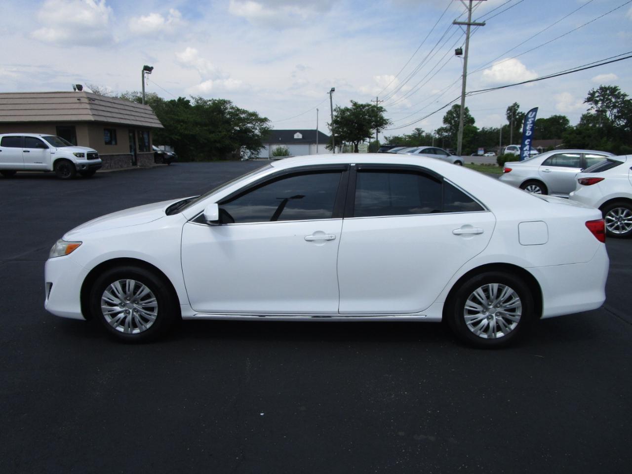 Toyota Camry 4dr Sdn I4 Auto LE (Natl) 2013